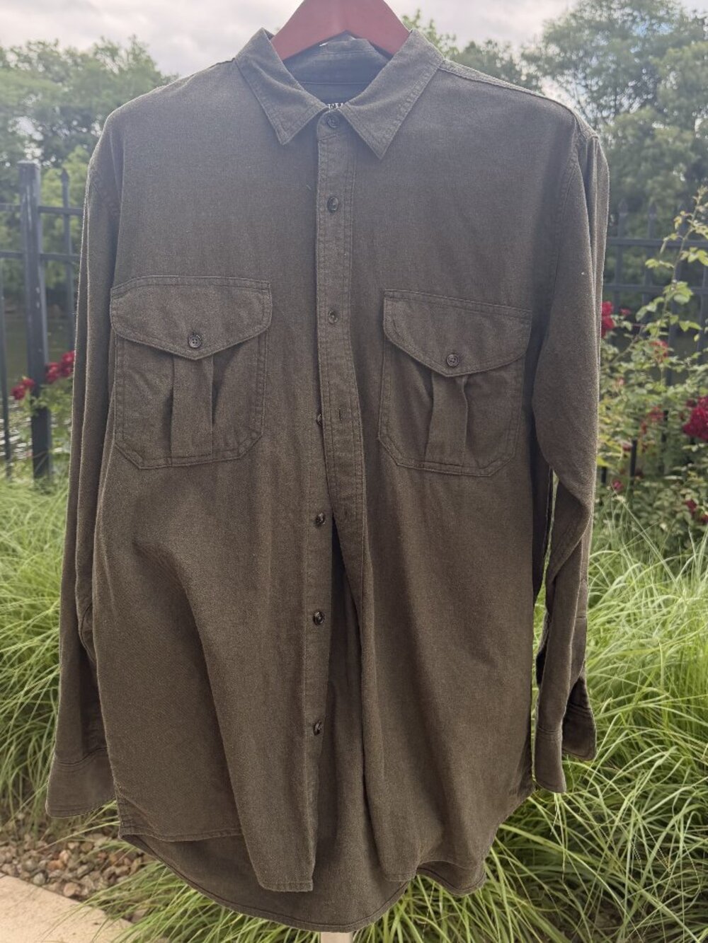 Filson Dark green / olive. 100% cotton button-up